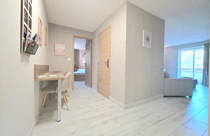 BORMES-LA-FAVIÈRE DERNIER ÉTAGE APPARTEMENT ENTIÈREMENT RÉNOVÉ — photo 2