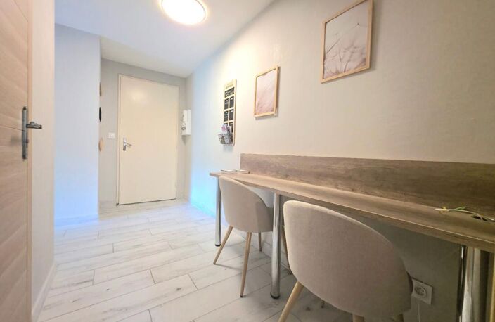 BORMES-LA-FAVIÈRE DERNIER ÉTAGE APPARTEMENT ENTIÈREMENT RÉNOVÉ — photo 4