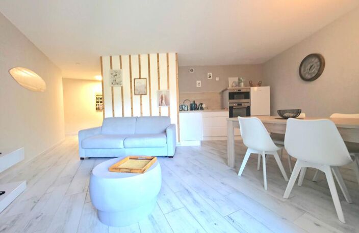 BORMES-LA-FAVIÈRE DERNIER ÉTAGE APPARTEMENT ENTIÈREMENT RÉNOVÉ — photo 5