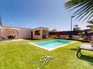 EN EXCLUSIVITE - PLAIN PIED - 3 CHAMBRES - 1 SUITE PARENTALE - SALLE DE BAIN - SALLE D'EAU - PISCINE - POOL HOUSE — photo 3
