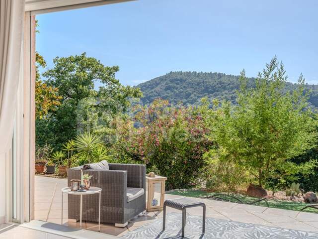 Villa 182m²  - 4 pièces - 3 chambres - terrain 1 600 m² — photo du bien