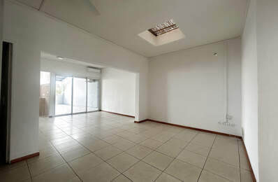 À LOUER   BEL APPARTEMENT T3 EN CENTRE-VILLE DE SAINT-PIERRE — photo du bien