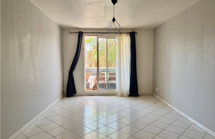 HYÈRES GARE   T2 DE 57 M2 AVEC BALCON - RESIDENCE AVEC ASCEN — photo 2