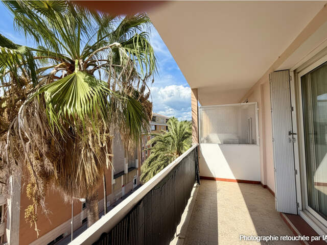 HYÈRES GARE   T2 DE 57 M2 AVEC BALCON - RESIDENCE AVEC ASCEN — photo du bien