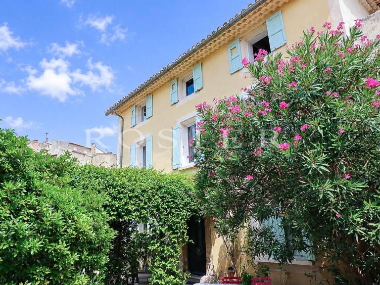 Maison bourgeoise avec jardin et garage au cœur du village — photo 1