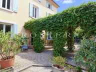 Maison bourgeoise avec jardin et garage au cœur du village — photo 3