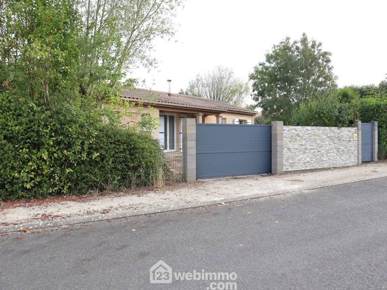 Maison - 120m² - Savigny-Lévescault — photo 1