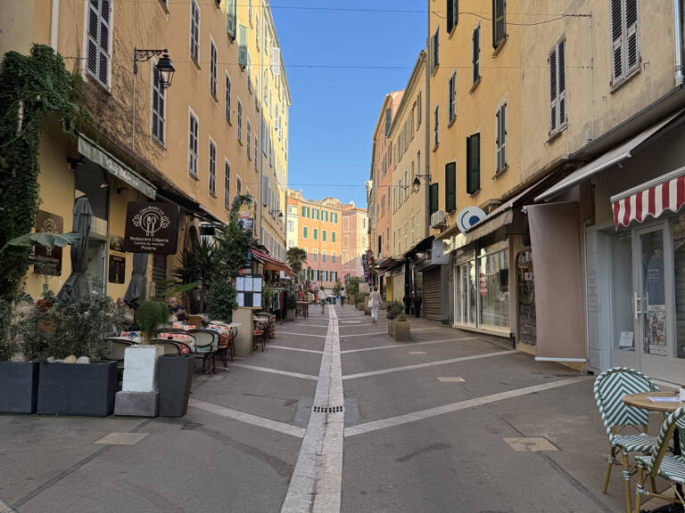 local commercial Ajaccio — photo 1