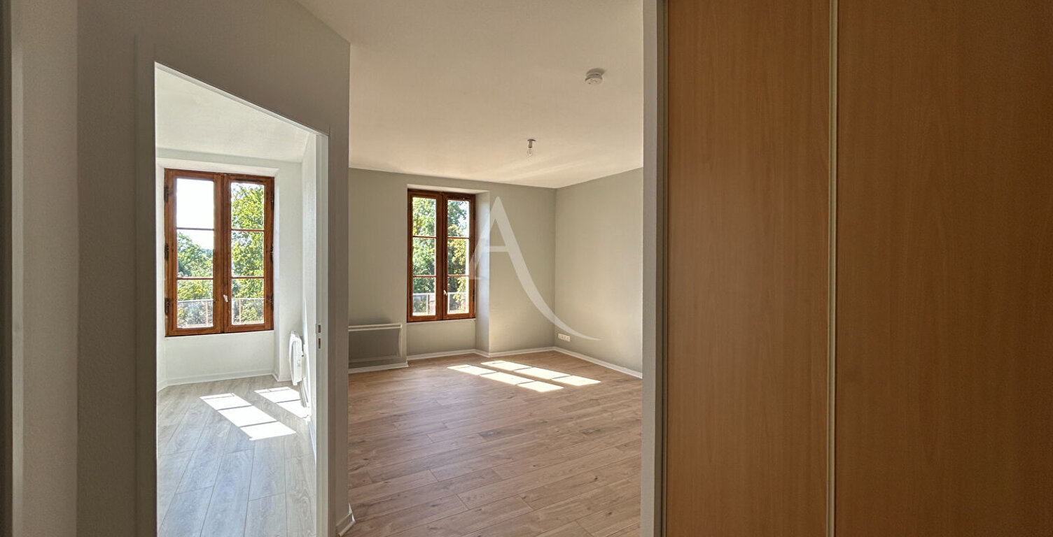 Appartement T2 - Jonzac Place du Château — photo 1