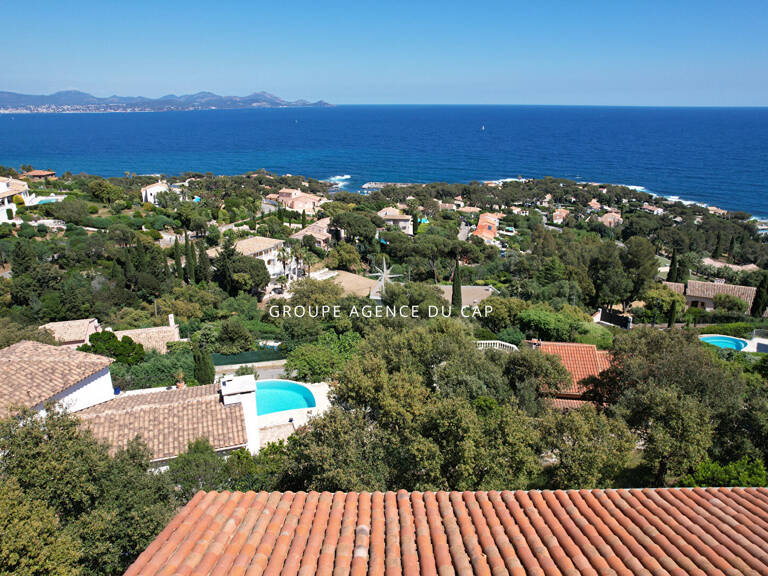 A VENDRE - VILLA A RENOVER OU DEMOLIR SUR TERRAIN DE 1300M² AVEC VUE MER PANORAMIQUE — photo 1