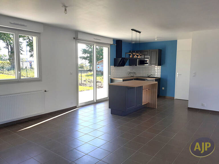 Maison  3 pièce(s) 76.03 m2-FEGREAC Bourg — photo 1