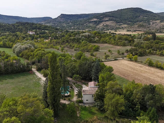 Ardèche. Chomérac. Une propriété rare dans un écrin de verdure. — photo du bien