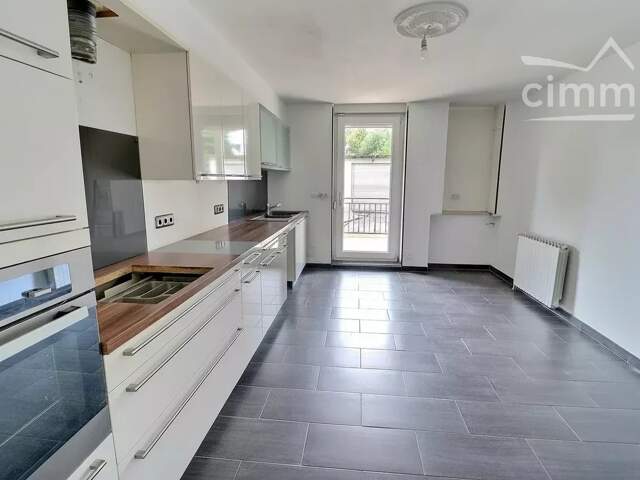 Appartement T3 rénové de 88.24m² +  jardin privatif +  garage + — photo du bien