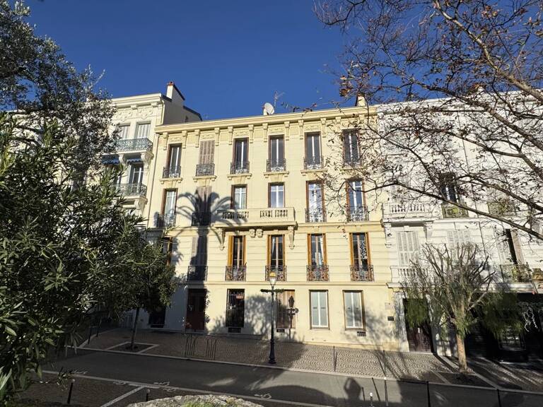 BEAULIEU SUR MER : 'Place du Marché' | 3 Pièces | Bourgeois| Ref — photo 1