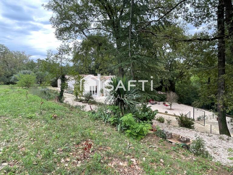 BELLE MAISON PROVENÇALE DANS SON ÉCRIN DE VERDURE — photo 1
