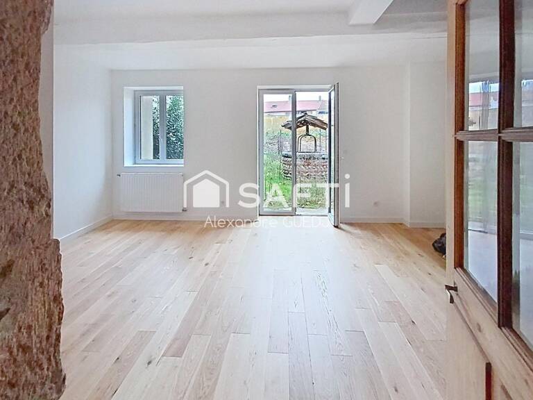 MAISON DE VILLAGE ENTIEREMENT RENOVEE DE 123 M² AVEC TERRAIN ET 2 PLACES DE PARKING — photo 1