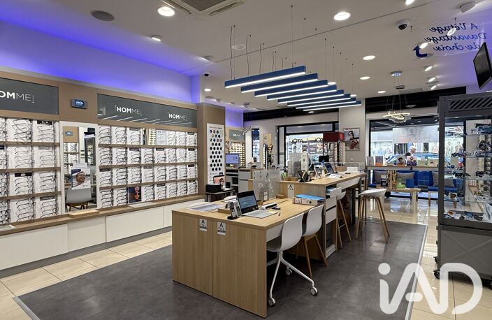 Vente Local commercial 252 m&sup2; — photo 2