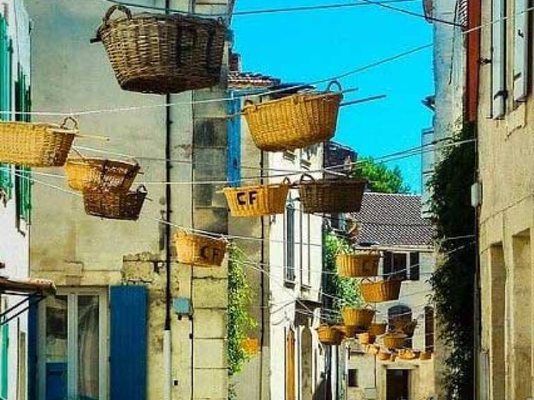 DPT (30) MAISON DE VILLAGE  VENDU MEUBLE  A VALLABREGUES — photo 1