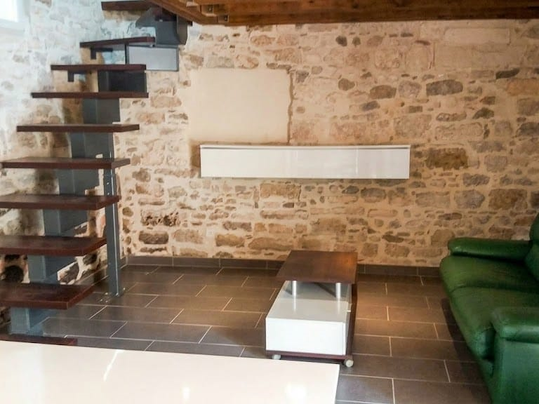 DPT (30) MAISON DE VILLAGE  VENDU MEUBLE  A VALLABREGUES — photo 1
