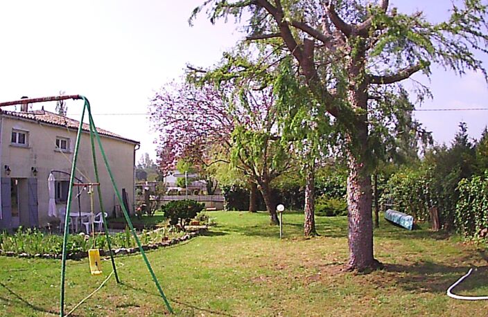 Très grande maison avec dépendances — photo 2