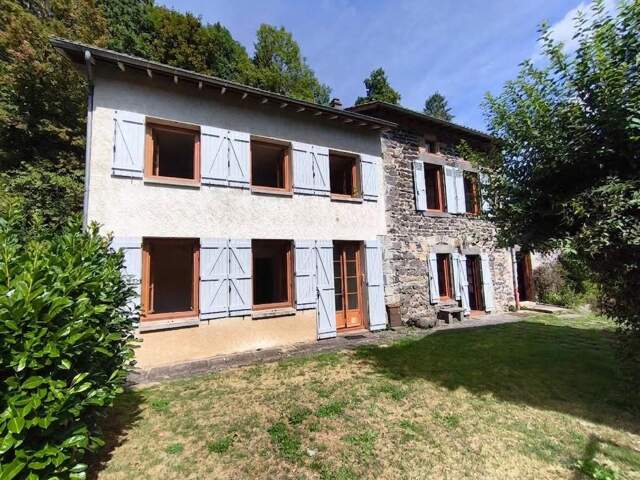 Rare : maison en pierre recherchée sur Aydat ! — photo du bien