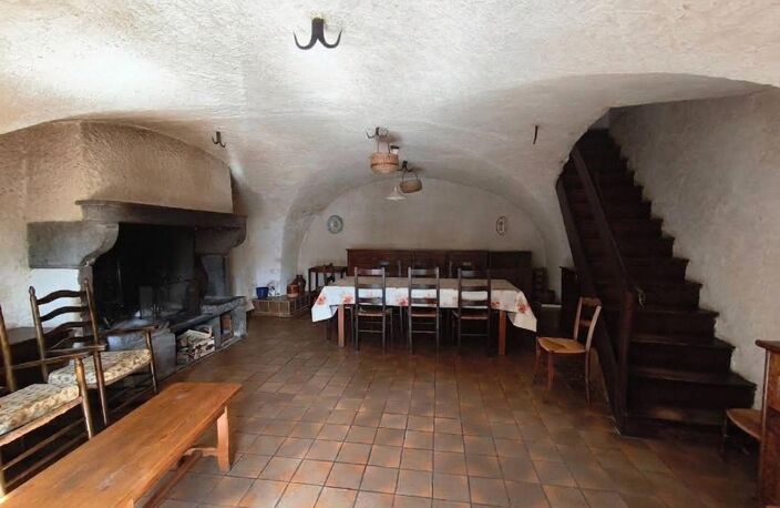 Rare : maison en pierre recherchée sur Aydat ! — photo 2