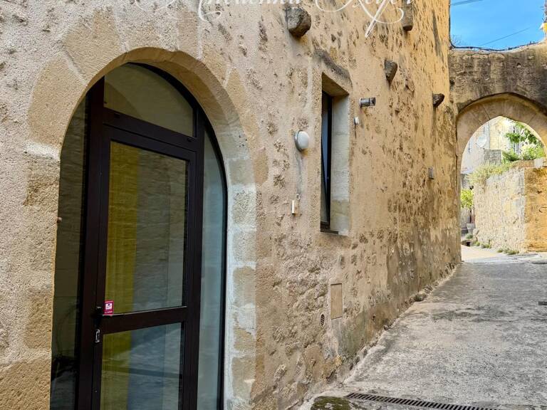 Maison familiale en pierres au cœur de Saint-Macaire — photo 1