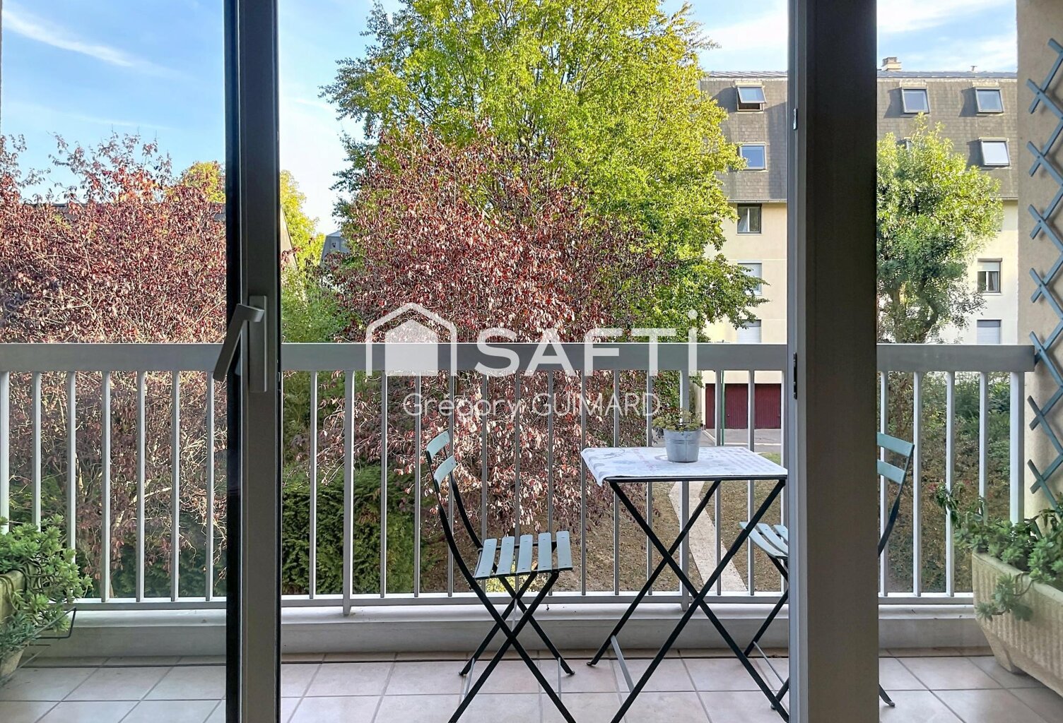 Créteil Halage : T3 de 71m² avec Balcon & Box — photo 1