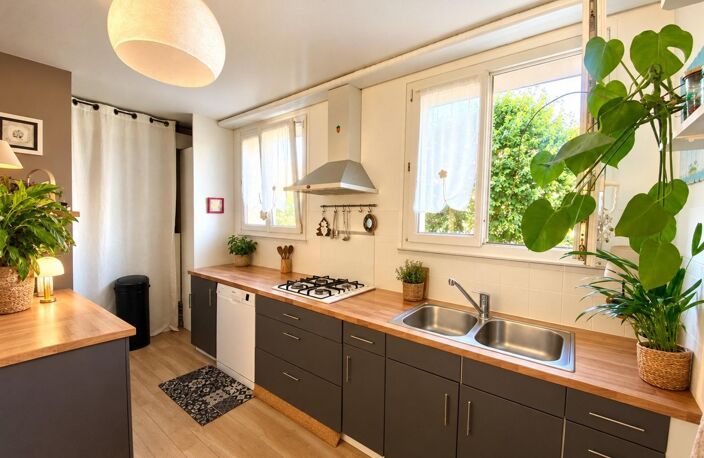 COUP DE COEUR APPARTEMENT AVEC 2 BALCONS ET GARAGE DANS UN ECRIN DE VERDURE A DEUX PAS DE LA MER ET DU CENTRE ! — photo 3