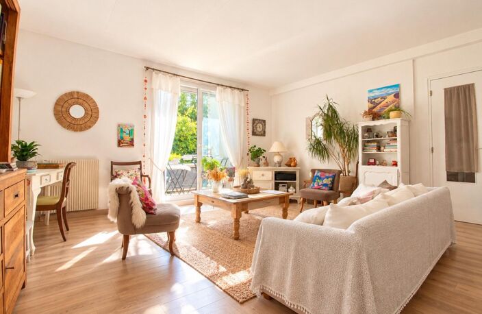 COUP DE COEUR APPARTEMENT AVEC 2 BALCONS ET GARAGE DANS UN ECRIN DE VERDURE A DEUX PAS DE LA MER ET DU CENTRE ! — photo 4