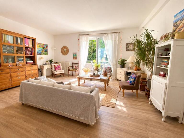 COUP DE COEUR APPARTEMENT AVEC 2 BALCONS ET GARAGE DANS UN ECRIN DE VERDURE A DEUX PAS DE LA MER ET DU CENTRE ! — photo 1