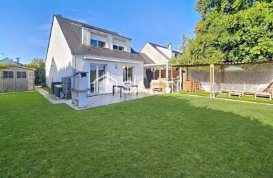 Maison rénovée avec trois chambres, bureau, jardin et jacuzzi. — photo du bien