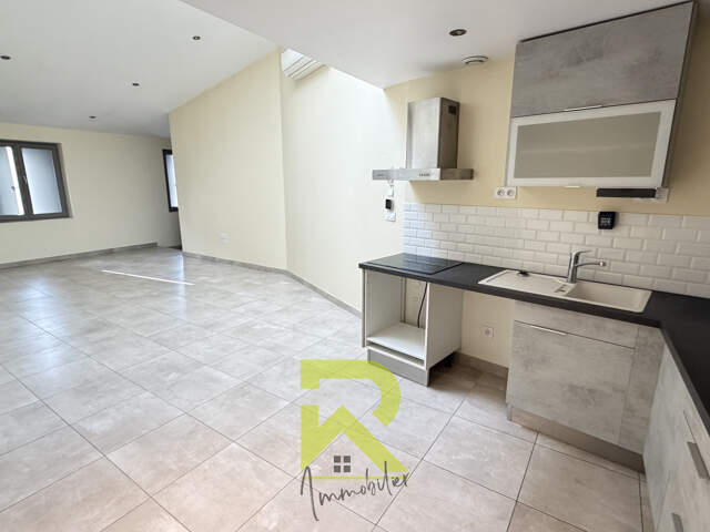À LOUER   Beau duplex d'environ 74 m2 à Agde avec parking sé — photo du bien