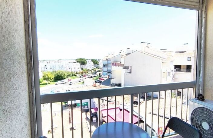 Studio au 4ème et dernier étage avec vue dégagée, en très bon — photo 5