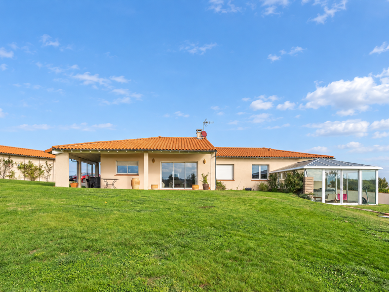 Maison T5 sur 2700 m2 avec piscine et spa — photo 1