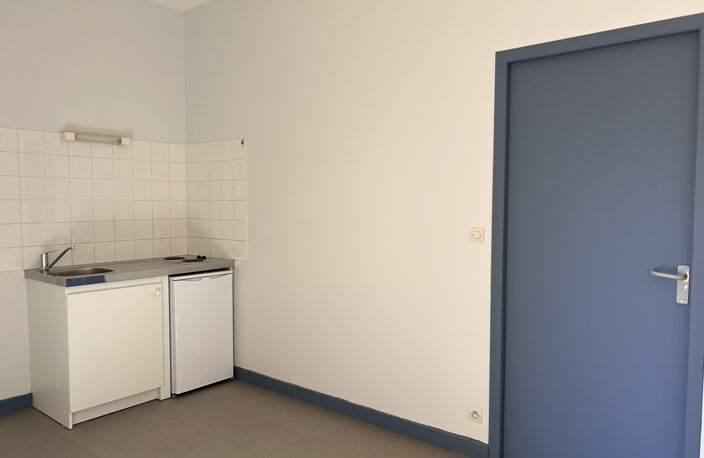 A LOUER - Appartement T2 avec terrasse à Saint-Gaultier — photo 3