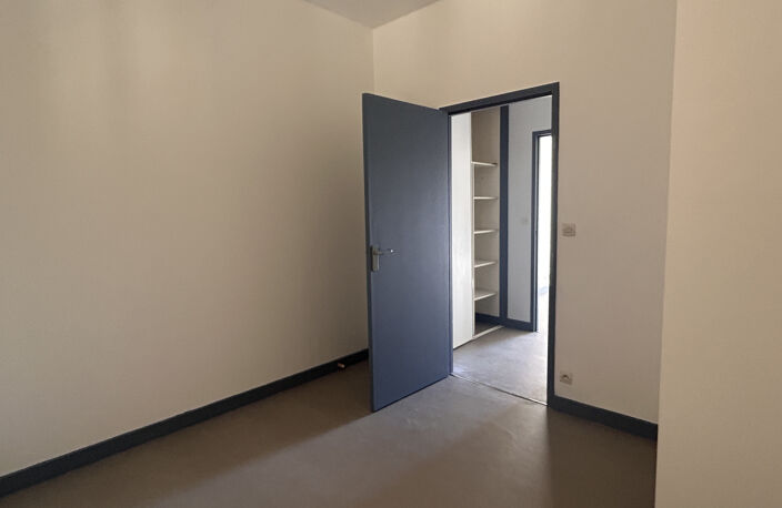 A LOUER - Appartement T2 avec terrasse à Saint-Gaultier — photo 4