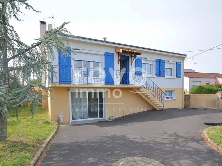 Maison et terrain — photo 1