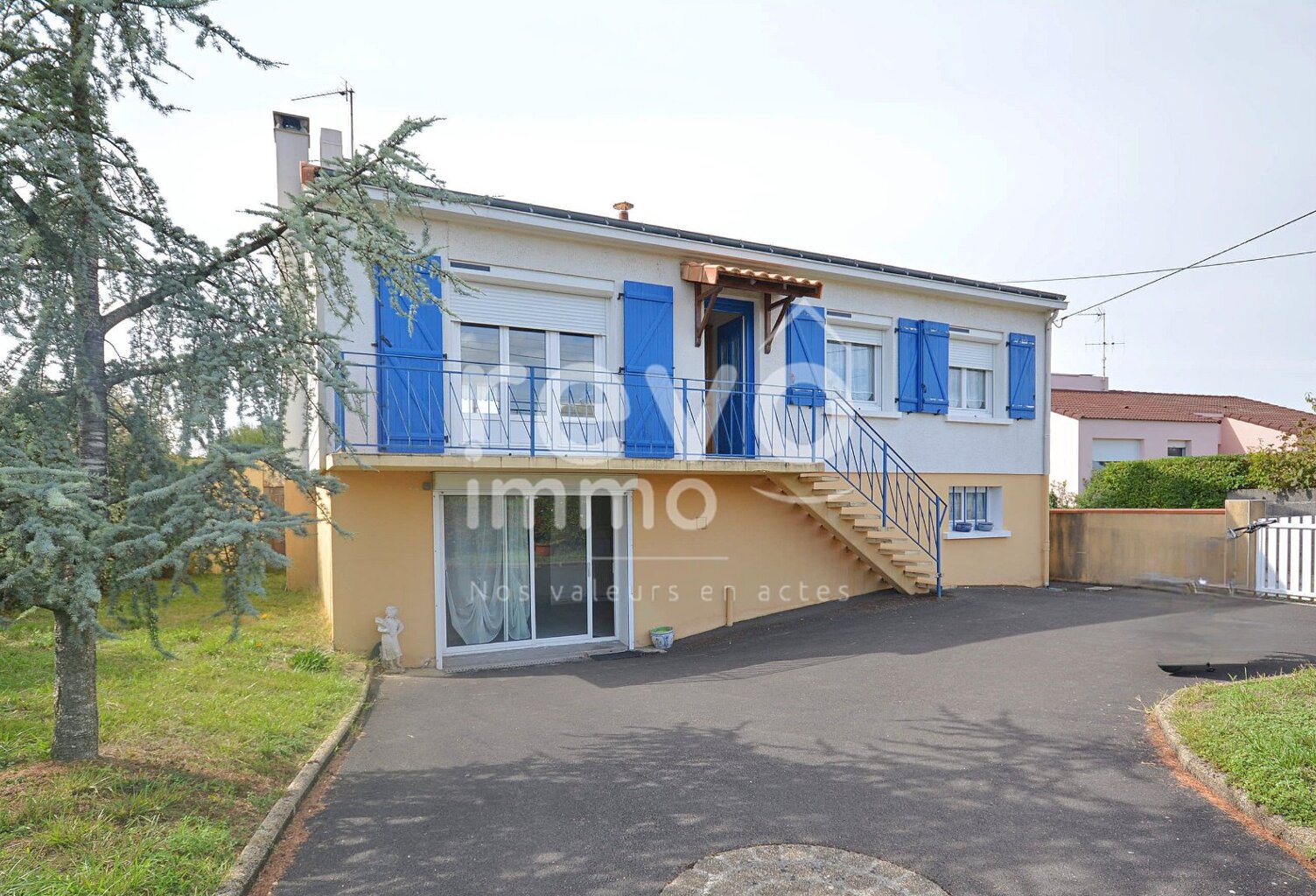 Maison et terrain — photo 1