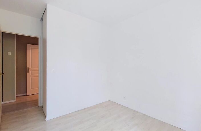 Appartement 3 pièces - Combs-la-Ville - 957.61 € — photo 3