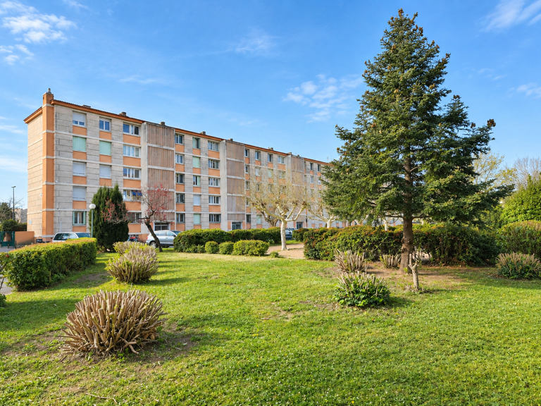Venez découvrir cet appartement T5 situé à seulement 1km des — photo 1