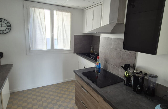 LYON 8e   AVENUE PAUL SANTY   T3 MEUBLÉ AVEC BALCON — photo 2