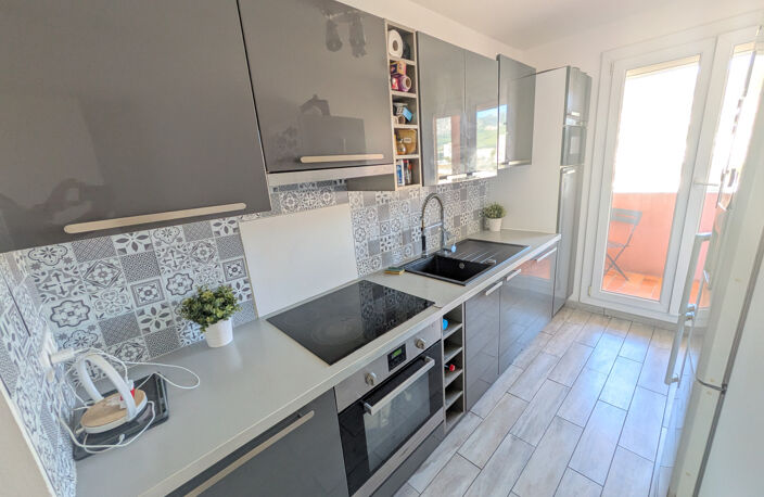 T5 lumineux 100 m2, dernier étage, terrasse et garage - Les — photo 2