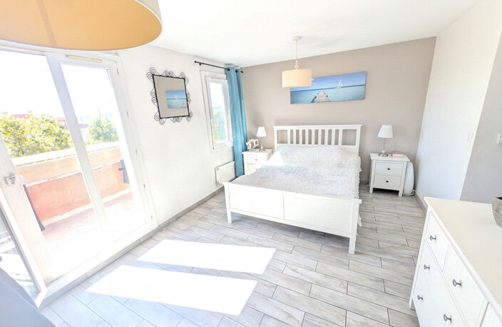 T5 lumineux 100 m2, dernier étage, terrasse et garage - Les — photo 4