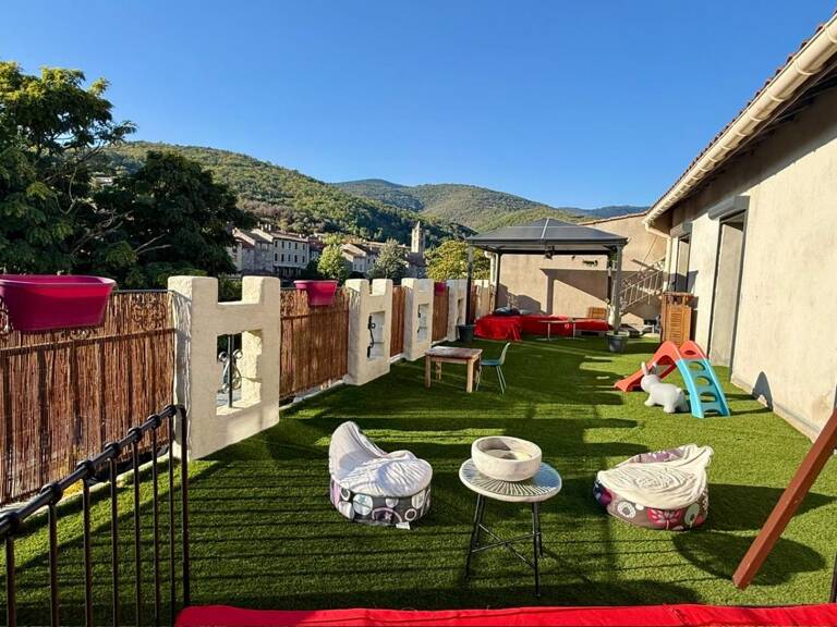 Maison de village avec terrasses et jardin — photo 1