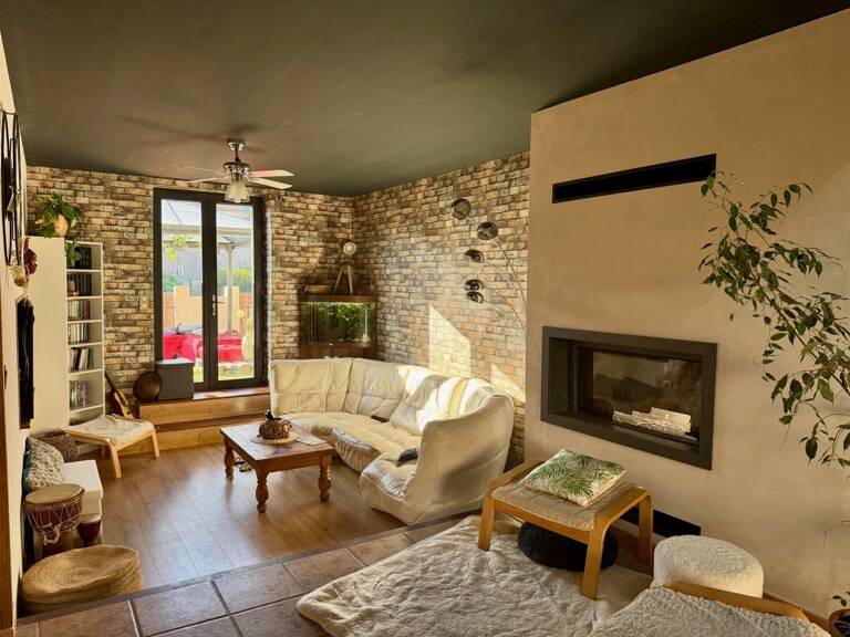 Maison de village avec terrasses et jardin — photo 1
