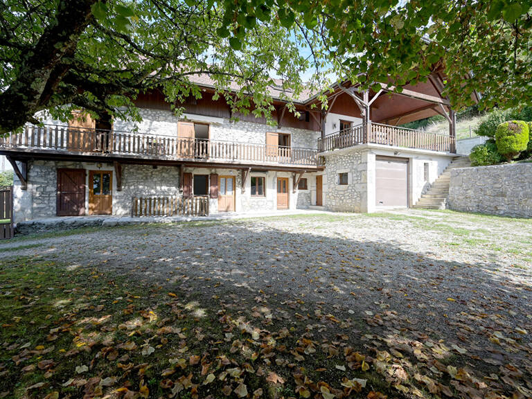 YENNE , Propriété de caractère avec piscine fort potentiel et dépendances — photo 1