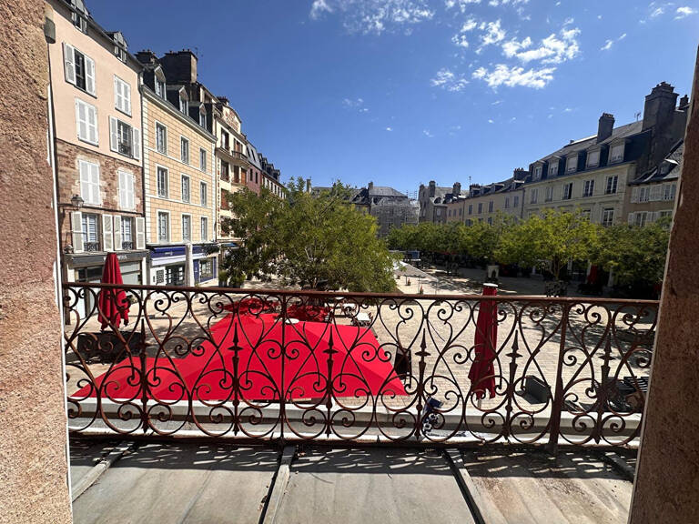 Plateau entier de 178 m² habitables - Place de la cité — photo 1