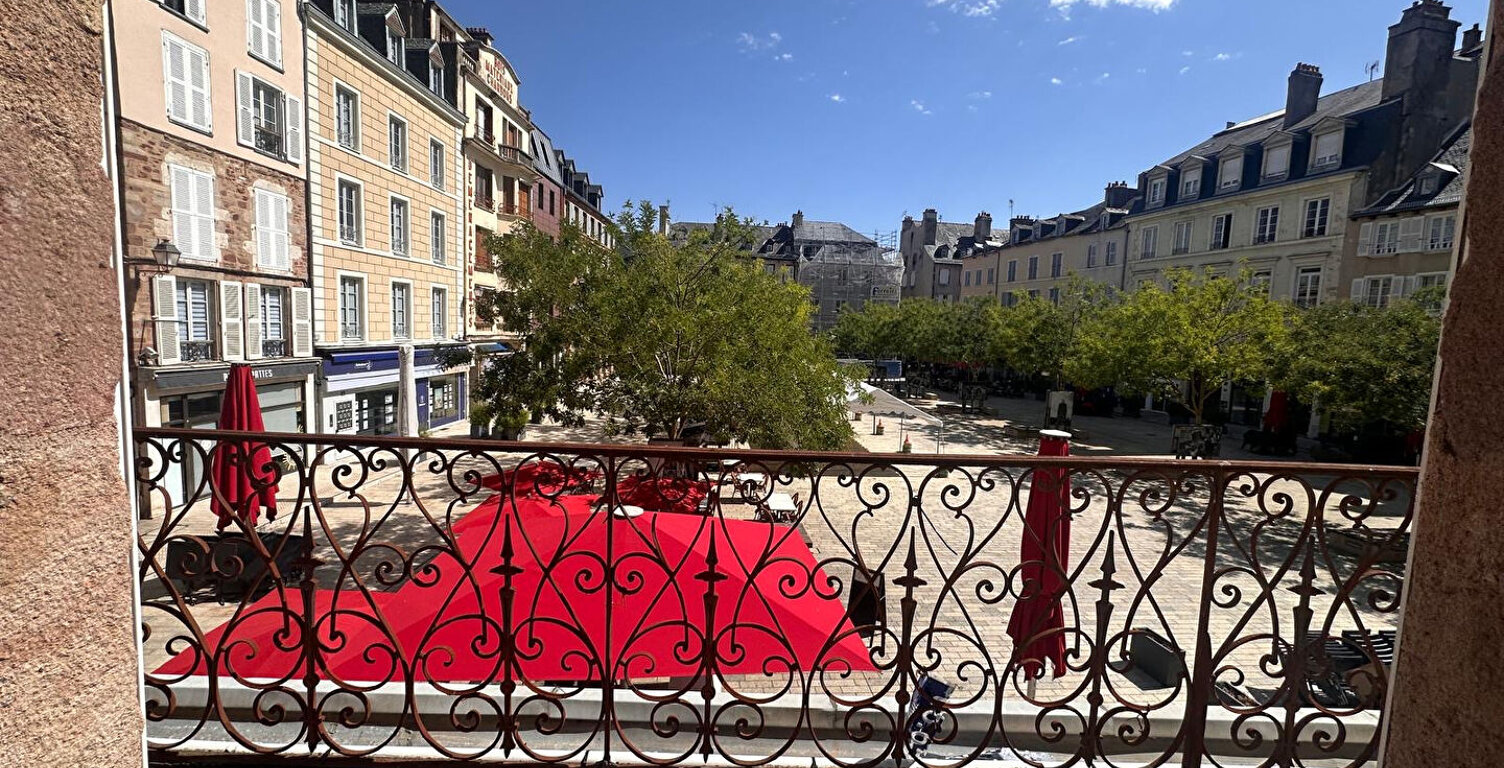Plateau entier de 178 m² habitables - Place de la cité — photo 1