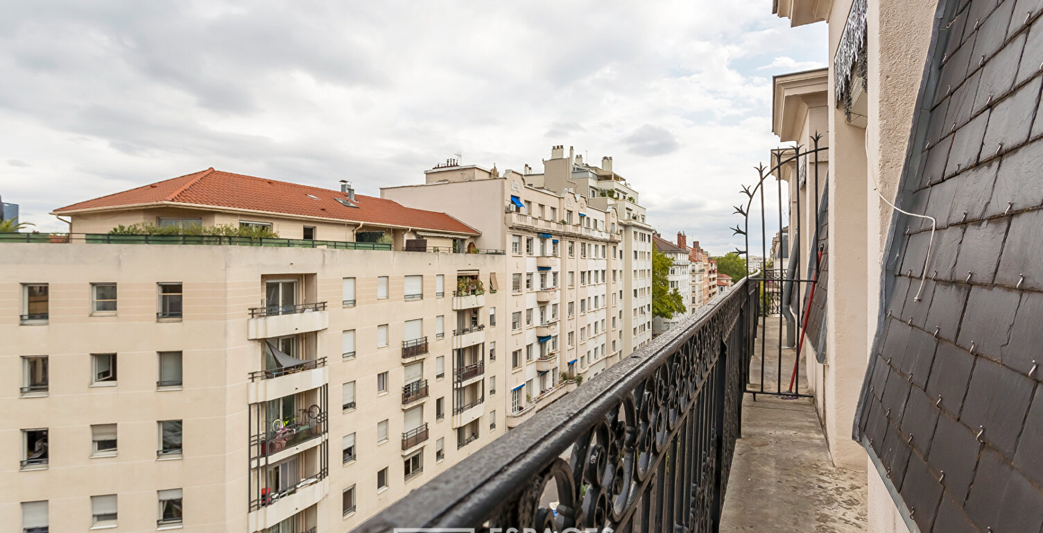Refuge urbain de caractère au dernier étage à Lyon 7e — photo 1